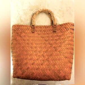 NWOT BROWN Woven Bag with Bamboo Handles Great for vacation/resort: Beach wear